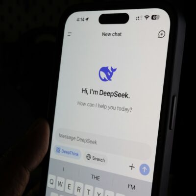 A DeepSeek, uma empresa emergente no campo da inteligência artificial, tem enfrentado uma crescente resistência global.